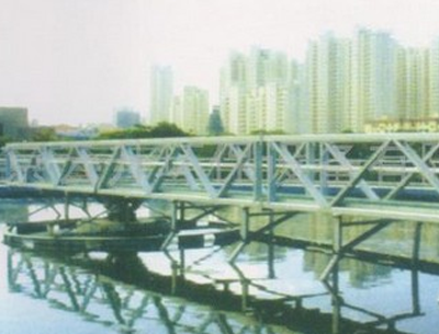 ZCGN型中(zhōng)心傳動(dong)垂架式(shi)刮泥機(ji)